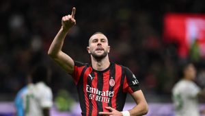 Pavlovic Milan, il difensore serbo protagonista con la nazionale: ricevuto un premio, con lui anche un ex Milan