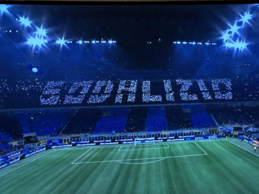 Curva Sud, coreografia che aggira il divieto: spettacolo prima di Inter Milan - FOTO 27 sodalizio coreografia