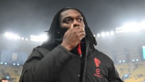 Mercato Milan, il Barcellona si fionda su Leao? Romano rivela: «È un nome che parte dal presidente Laporta…»