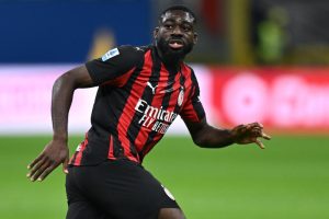 Fofana e il riscatto dopo l’errore: il Milan si stringe intorno al suo mediano