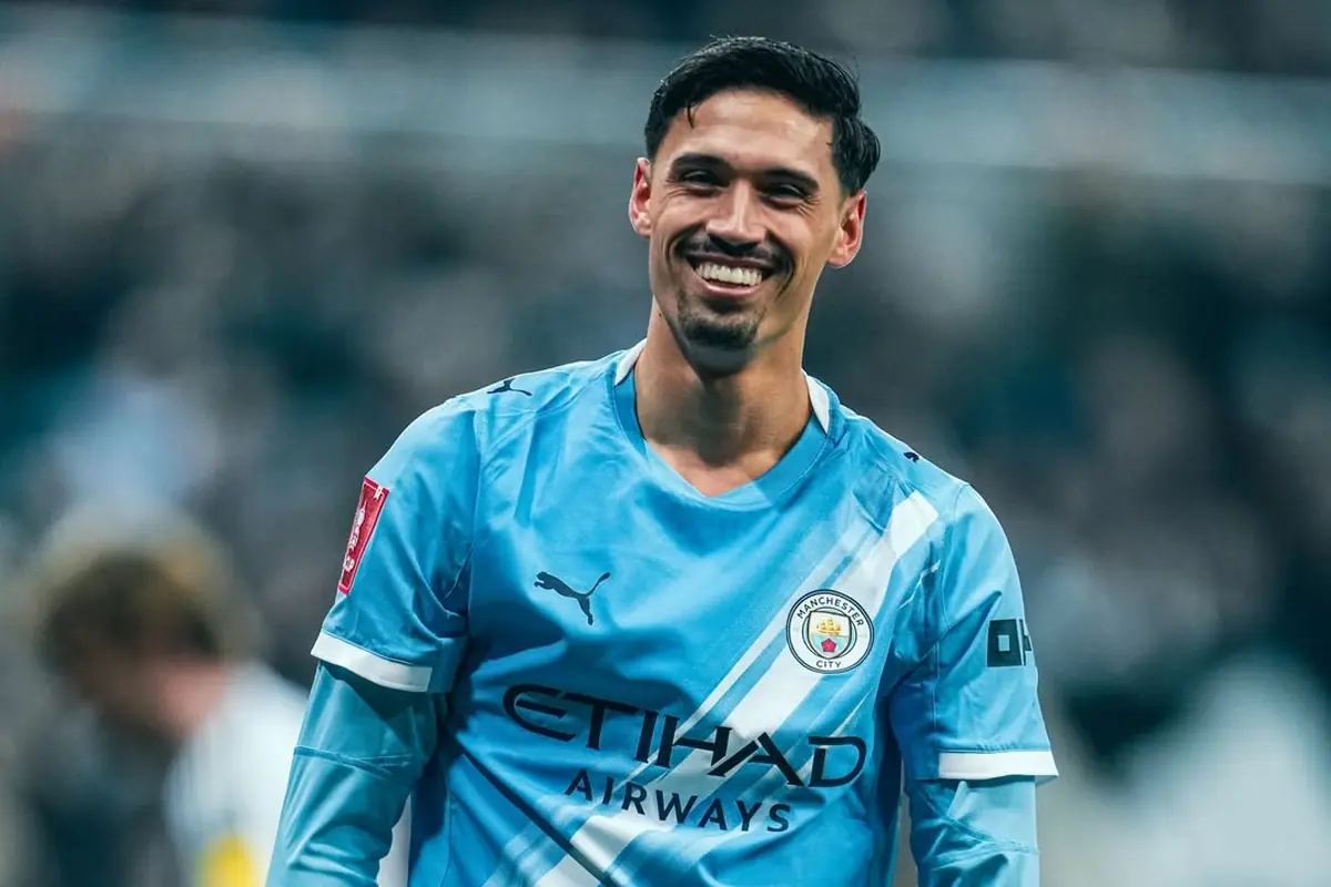 Reijnders torna al Milan: la clamorosa indiscrezione di mercato 27 Reijnders sorridente in campo