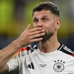 Fullkrug, attaccante Milan, qui in maglia Germania manda bacio con la mano