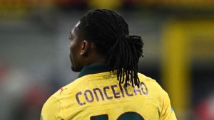 Piove sul bagnato a San Siro: Leao ammonito e sotto di due gol, salterà la sfida contro il Genoa