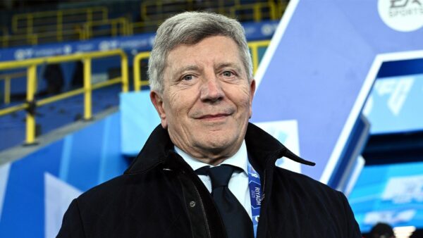Ezio Simonelli, presidente Serie A, inquadrato sorridente mezzo busto