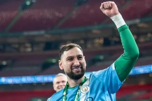 Donnarumma sorprende sui social: “Ho firmato un contratto”