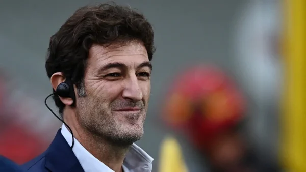 Ciro Ferrara, opinionista Dazn, sorridente