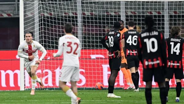 Lorenzo Colombo, attaccante Genoa, esulta a san siro contro il milan