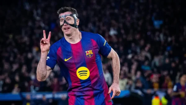 Lewandowski esulta con il Barcellona