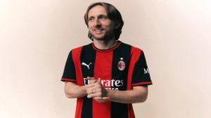 Il Milan svela la prima maglia per la stagione 2026/2027: farà il suo esordio contro il Cagliari