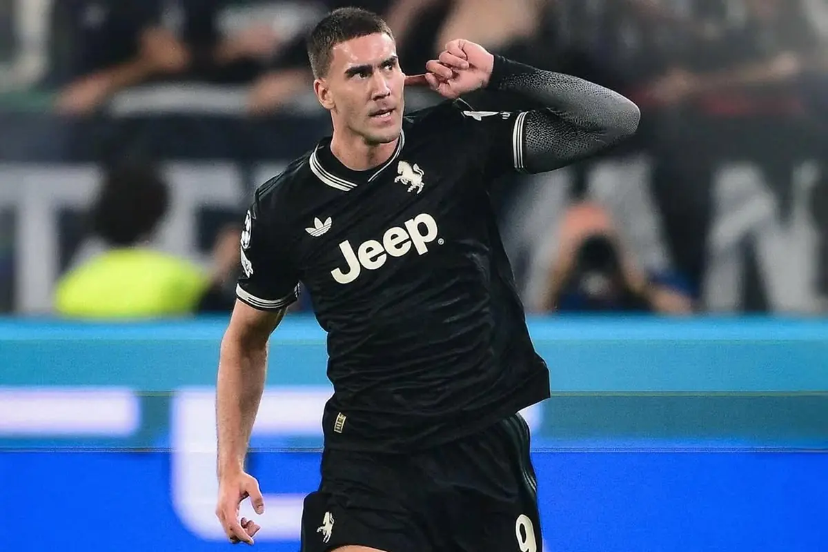 Neanche la Champions porta Vlahovic: destino già segnato 27 Vlahovic si porta la mano all'orecchio