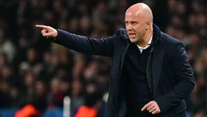 Arne Slot nel mirino del Milan: il curriculum del tecnico olandese dopo l’esonero dal Liverpool