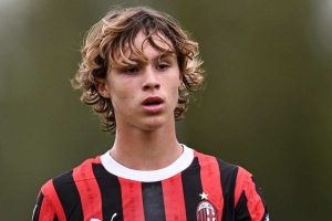 Ufficiale, anche Comotto firma il rinnovo con il Milan: il giovane talento prolunga fino al 2031