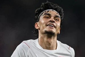 Sfuma Karetsas, ora su chi punterà il Milan? Sono ben tre i nomi per la trequarti rossonera: i dettagli