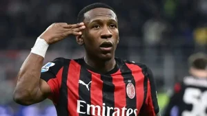Quale sarà il futuro di Estupinan? L’Aston Villa preme per il trasferimento, ma Amorim vuole prima valutarlo. Il punto