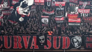 Tutto pronto per il raduno del Milan: i rossoneri si ritroveranno domani per la nuova stagione, ma la Curva Sud non ci sarà