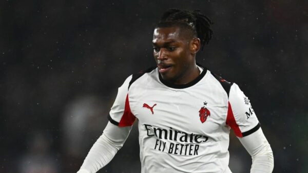 Leao milan maglia bianca
