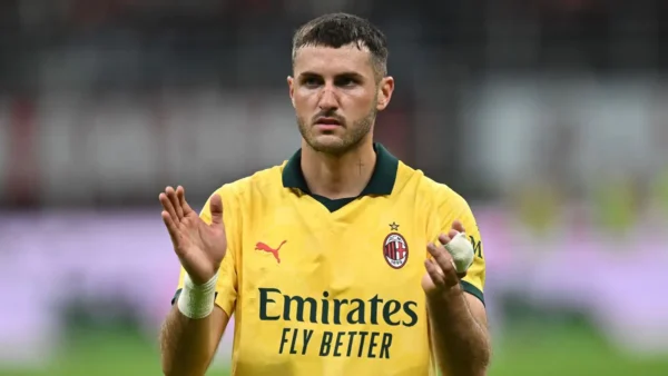 Santiago Gimenez, attaccante del Milan