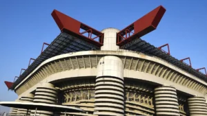 San Siro compie 100 anni: un secolo nel tempio dei sogni del Milan. Ecco le cinque partite più iconiche dei rossoneri