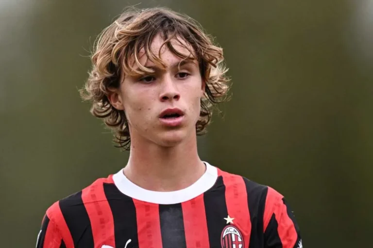 Il futuro di Comotto può cambiare a gennaio: il talento rossonero può partire in prestito. Il punto