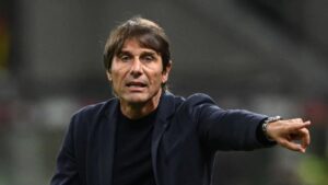 Conte: «Ci sono molti club che hanno in qualche modo perso di vista la propria storia. Mi piacerebbe andare in uno di questi»